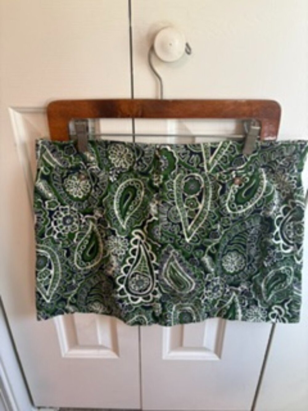 Lilly Pulitzer green and black short corduroy skirt size 10